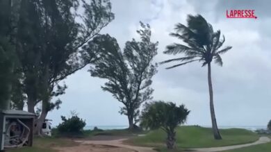 L'uragano Imelda si abbatte sulle Bermuda: chiusi aeroporto, scuole e uffici governativi