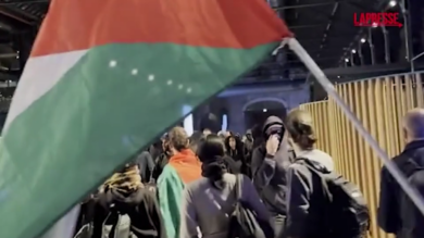 Flotilla, a Torino manifestanti fanno irruzione alle Ogr