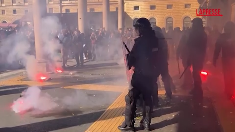 Flotilla, scontri a Bologna tra manifestanti e forze dell'ordine: lanci di uova e manganellate