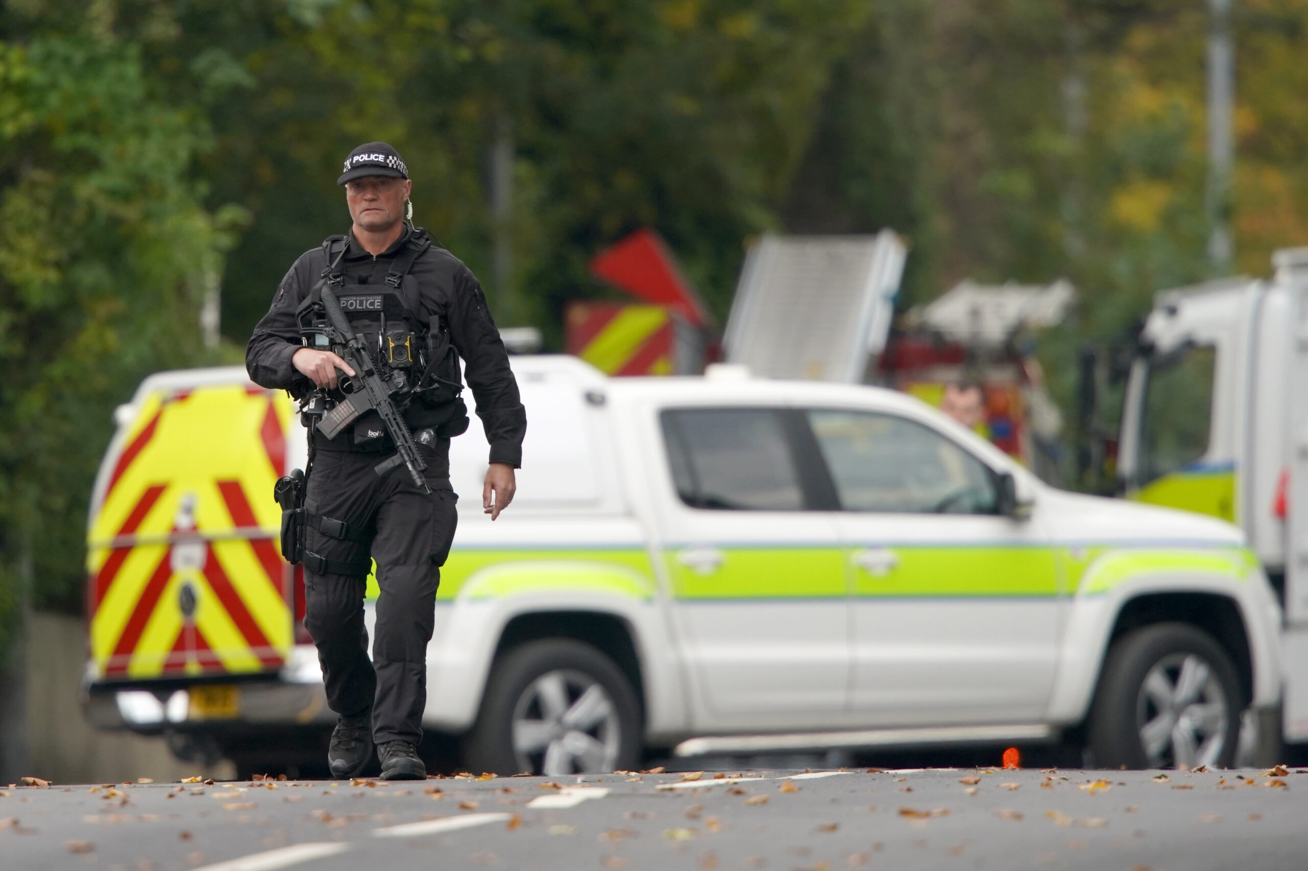 Manchester, accoltellamento fuori da una sinagoga: tre morti tra cui l’aggressore Manchester, accoltellamento fuori da una sinagoga: tre morti tra cui l’aggressore