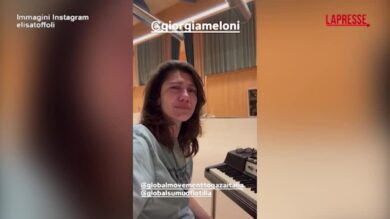 Flotilla, Elisa in lacrime fa appello a Meloni: "Portate voi gli aiuti a Gaza, stanno morendo"