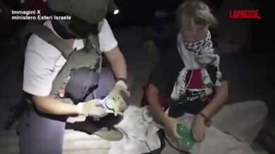 Flotilla, fermata Greta Thunberg: l'attivista coi soldati israeliani