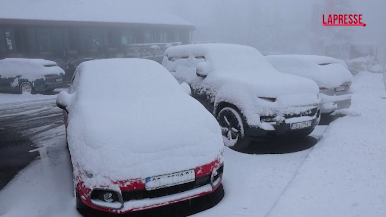Forti nevicate in Bosnia: strade imbiancate e disagi alla circolazione