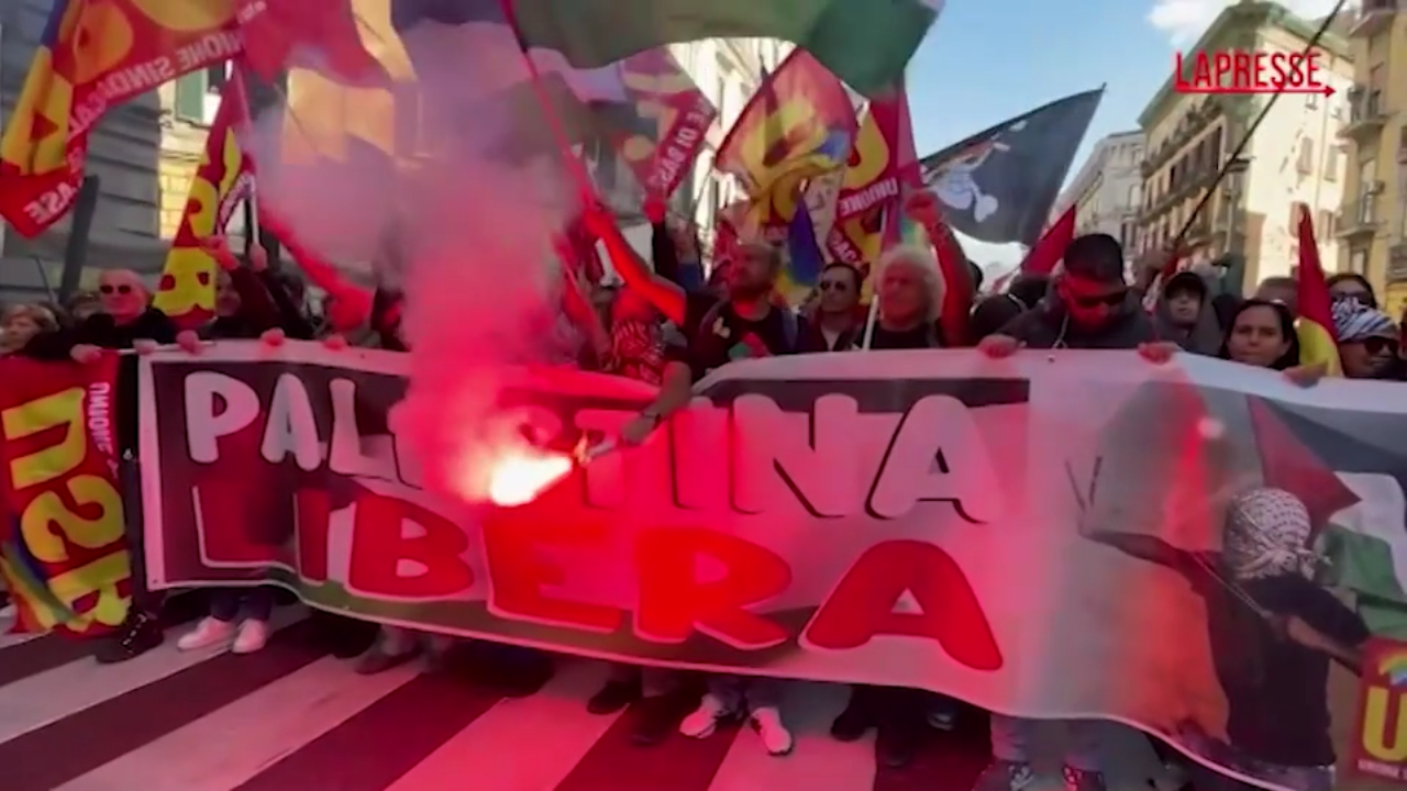 Sciopero generale, a Napoli partito il corteo per la Palestina: circa 20mila in piazza