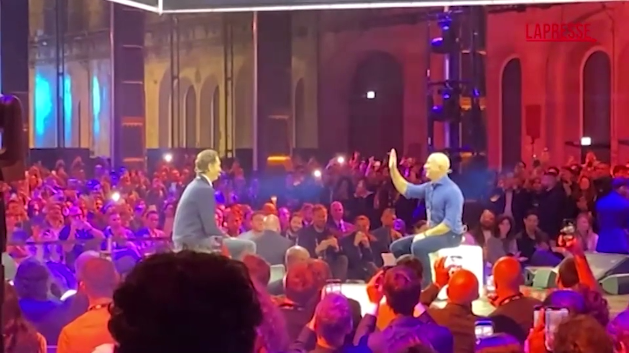 Jeff Bezos a Torino: conversazione con John Elkann alla Tech Week