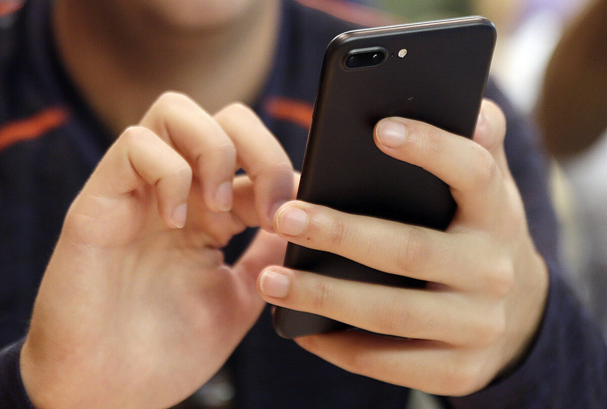 App che spoglia le persone, stop dal Garante della privacy