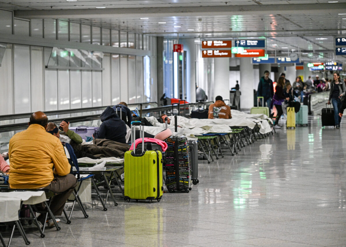 Germania, allarme droni all’aeroporto di Monaco: voli sospesi nella notte