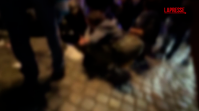 Corteo Roma, ferito un manifestante: soccorso dai sanitari