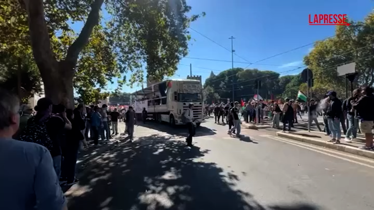 Gaza, al via la manifestazione a Roma: le voci dalla piazza