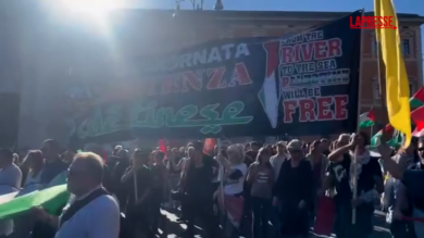 Roma, striscione pro 7 ottobre al corteo per Gaza