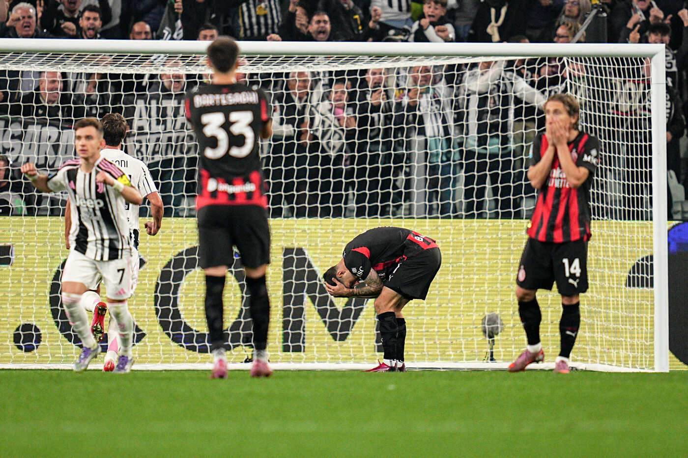 Juventus Milan 0 0: Pulisic sbaglia un rigore, i rossoneri mancano l’aggancio alla vetta
