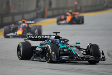 Gp Singapore 2025, Russell trionfa davanti a Verstappen. McLaren vince Mondiale costruttori