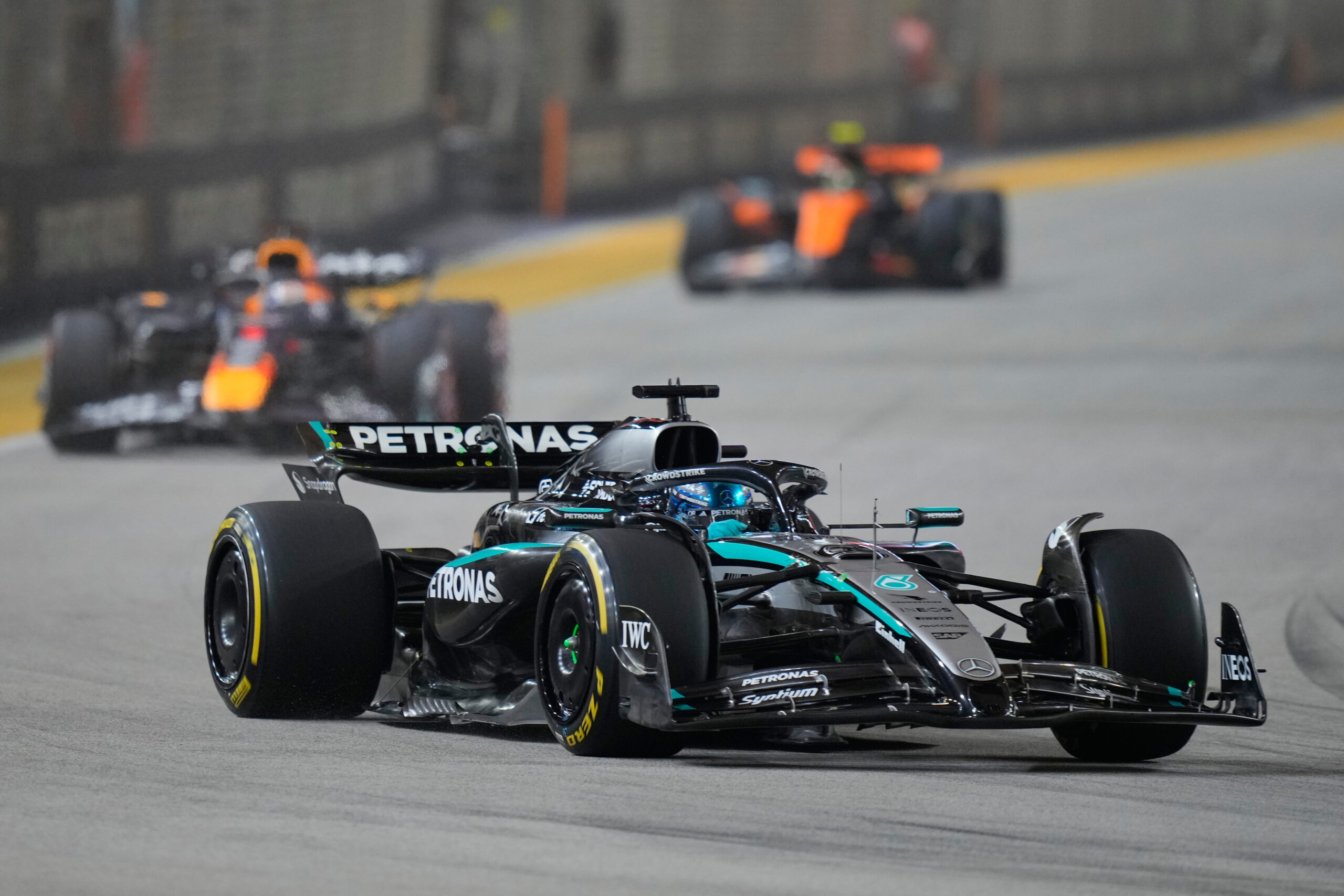 Gp Singapore 2025, Russell trionfa davanti a Verstappen. McLaren vince Mondiale costruttori Gp Singapore 2025, Russell trionfa davanti a Verstappen. McLaren vince Mondiale costruttori