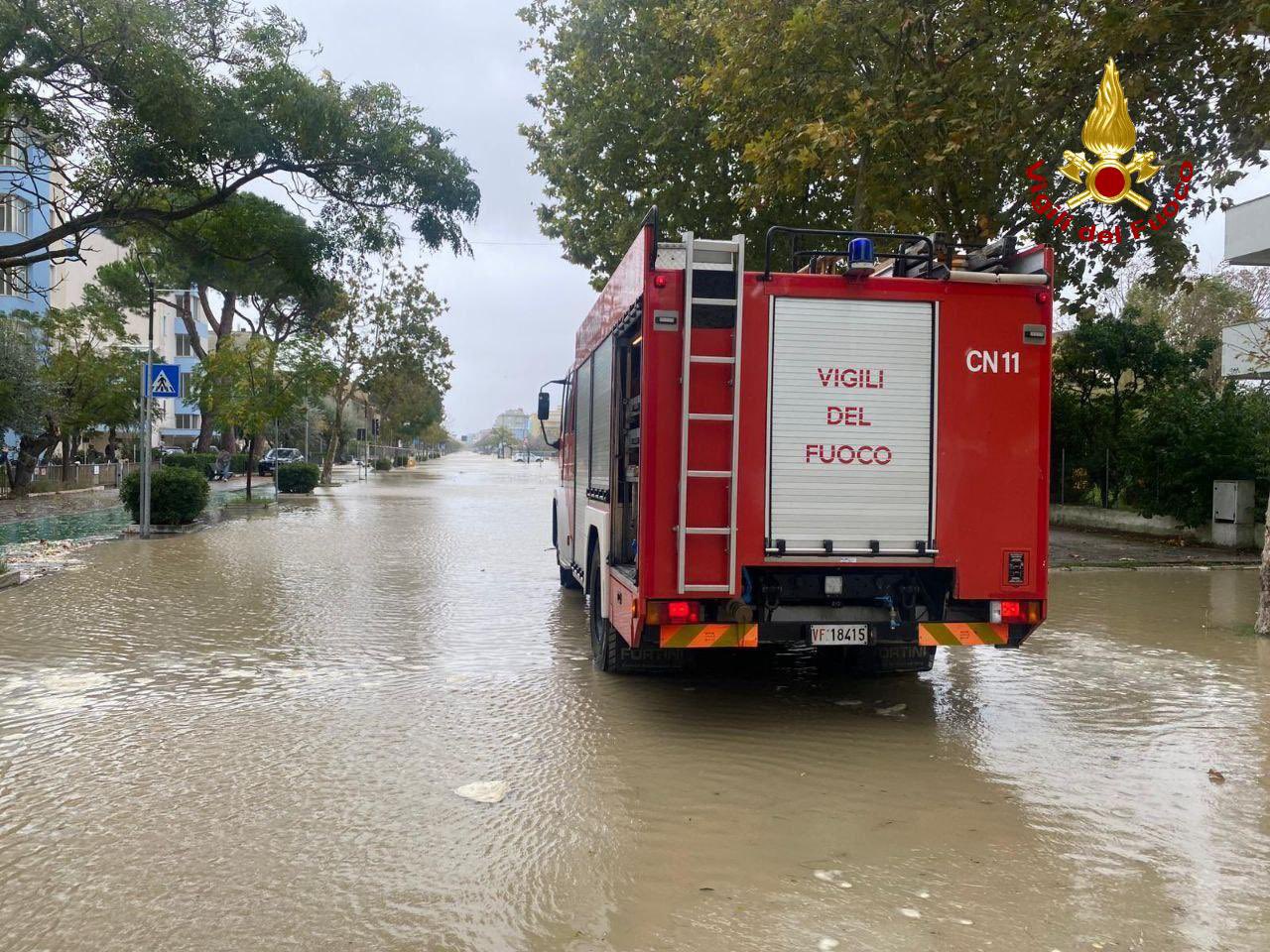 Maltempo, frane e allagamenti in Romagna. Piogge e venti forti anche al Sud