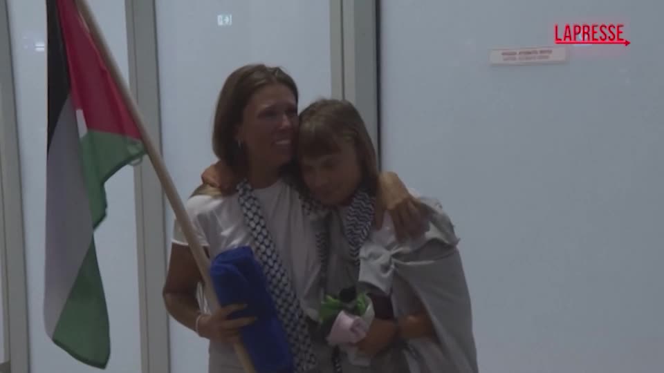 flotilla l arrivo di greta thunberg in grecia da israele