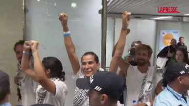 Flotilla, il ritorno a casa degli attivisti portoghesi: l'arrivo a Lisbona