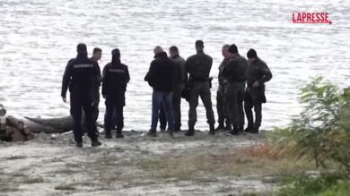 Serbia, barca con 11 persone a bordo si rovescia nel Danubio: le ricerche dei dispersi