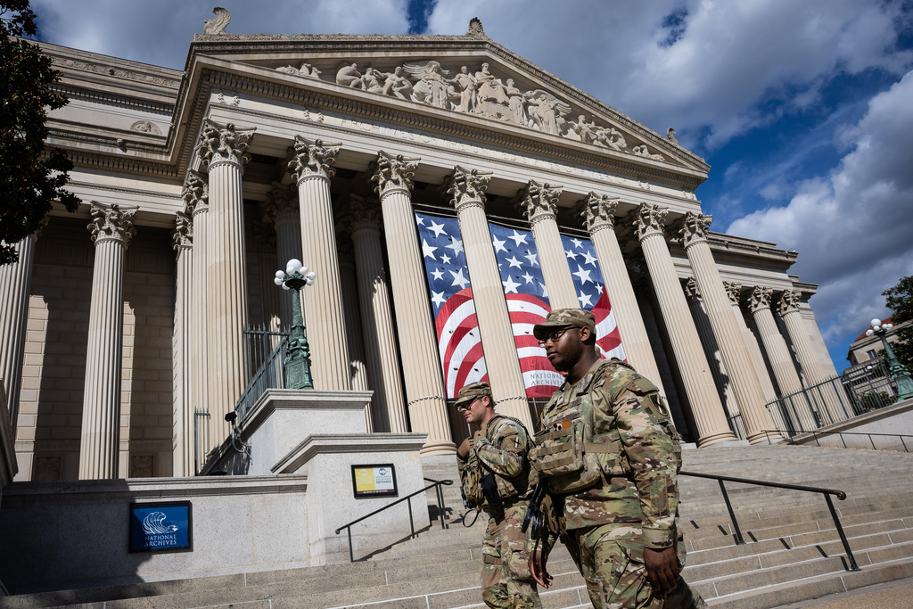 Usa, giudice federale non blocca l’invio della Guardia Nazionale a Chicago