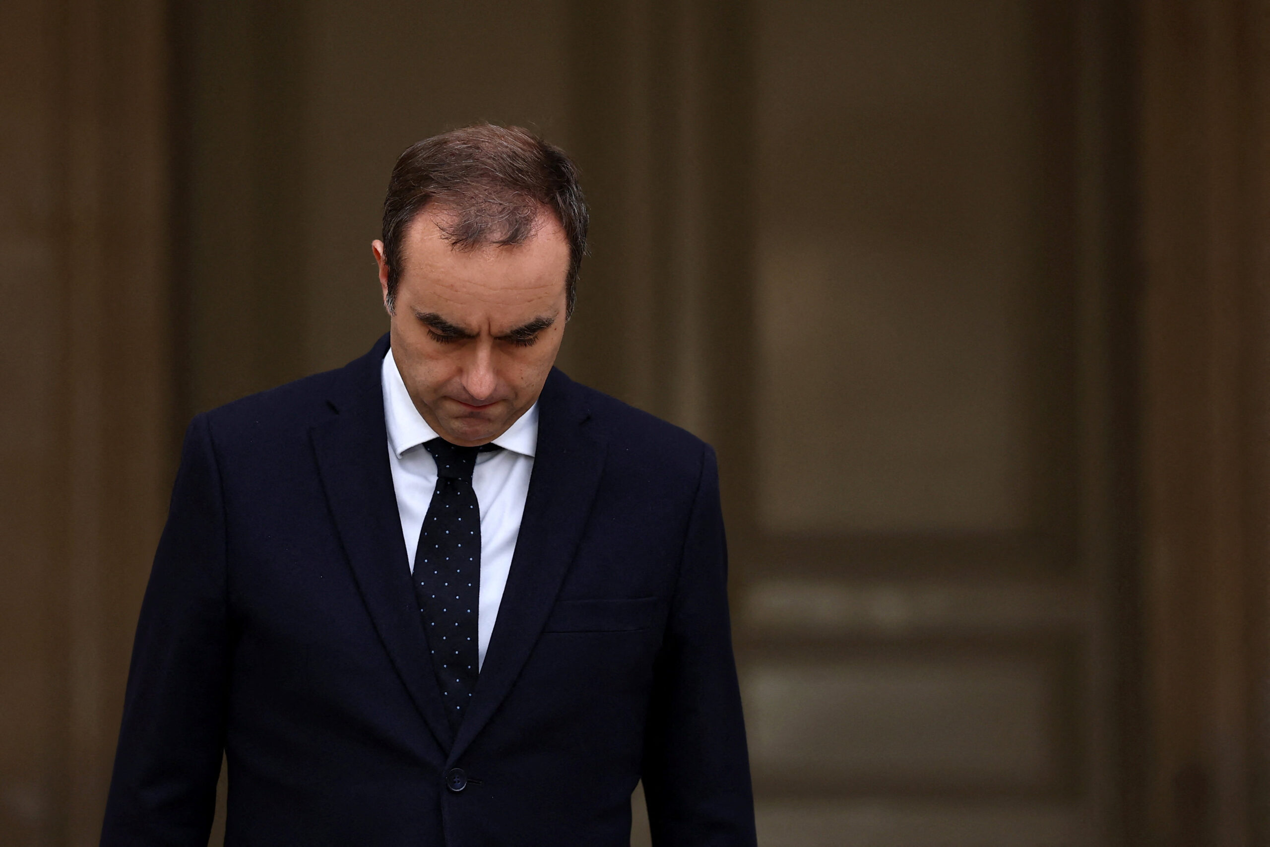 Francia, mandato Lecornu il più breve nella storia della Quinta Repubblica