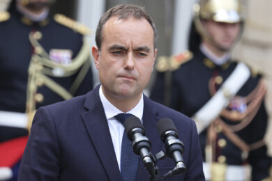 Francia, il premier Lecornu si è dimesso