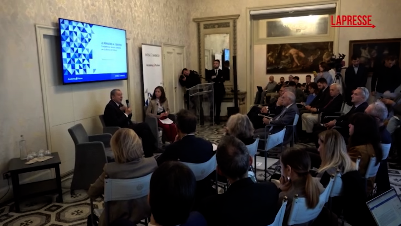 intesa sanpaolo nasce academy4future nuovo polo di formazione per i 90 mila dipendenti del gruppo