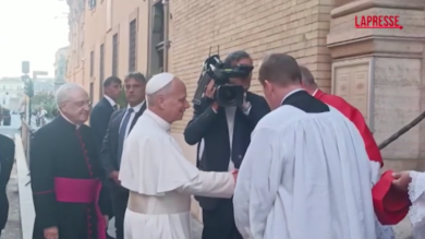 Papa Leone XIV, l'arrivo alla Domus Australia per la recita dei Vespri