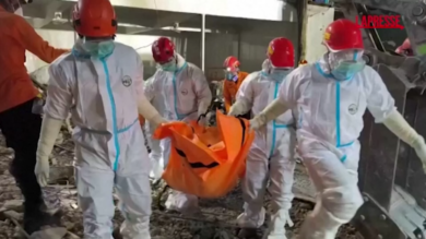 Indonesia, sale bilancio vittime crollo scuola: 60 morti