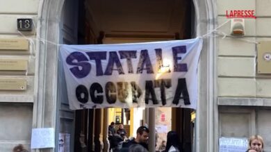 Milano, studenti occupano l'Università Statale: "Siamo al fianco della Palestina"