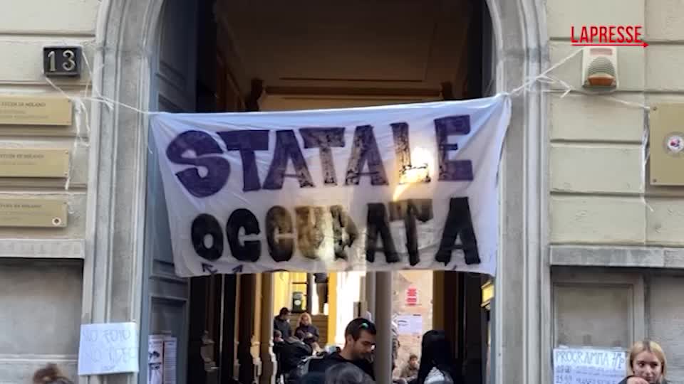 Milano, studenti occupano l