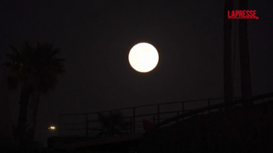 Superluna, le spettacolari immagini del nostro satellite sui cieli di Tijuana