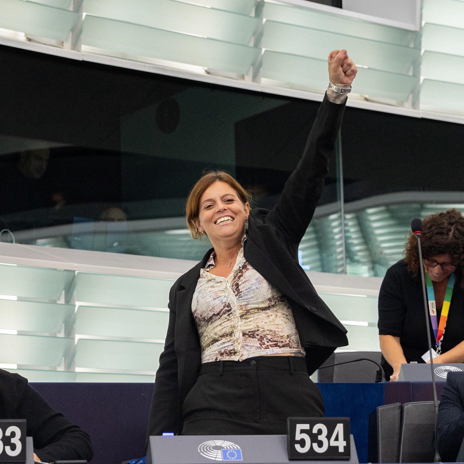 Ilaria Salis mantiene l’immunità: Parlamento Ue a favore con un voto di scarto