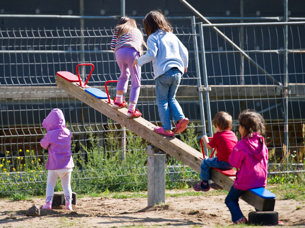 Potenza, educatrici asilo nido sospese per insulti e schiaffi a bimbi