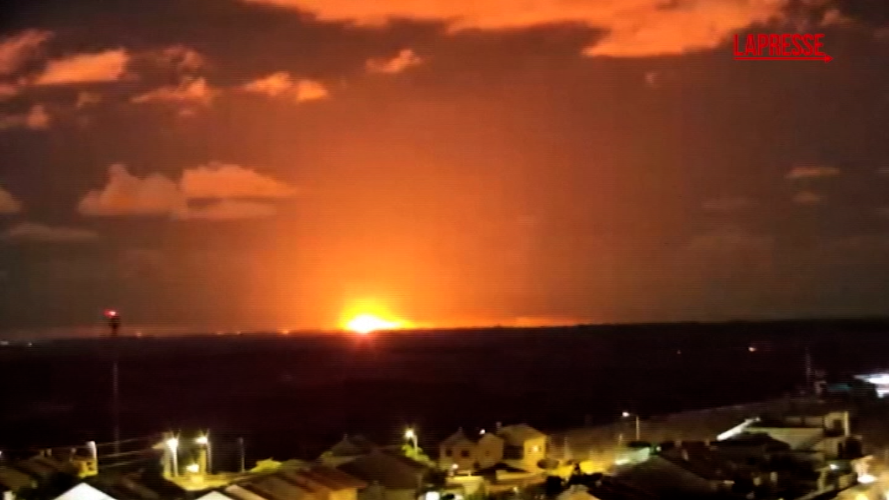 gaza altri raid in israele sulla striscia le esplosioni all alba