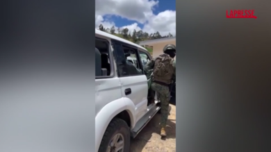 Ecuador, attacco armato contro il convoglio del presidente Noboa