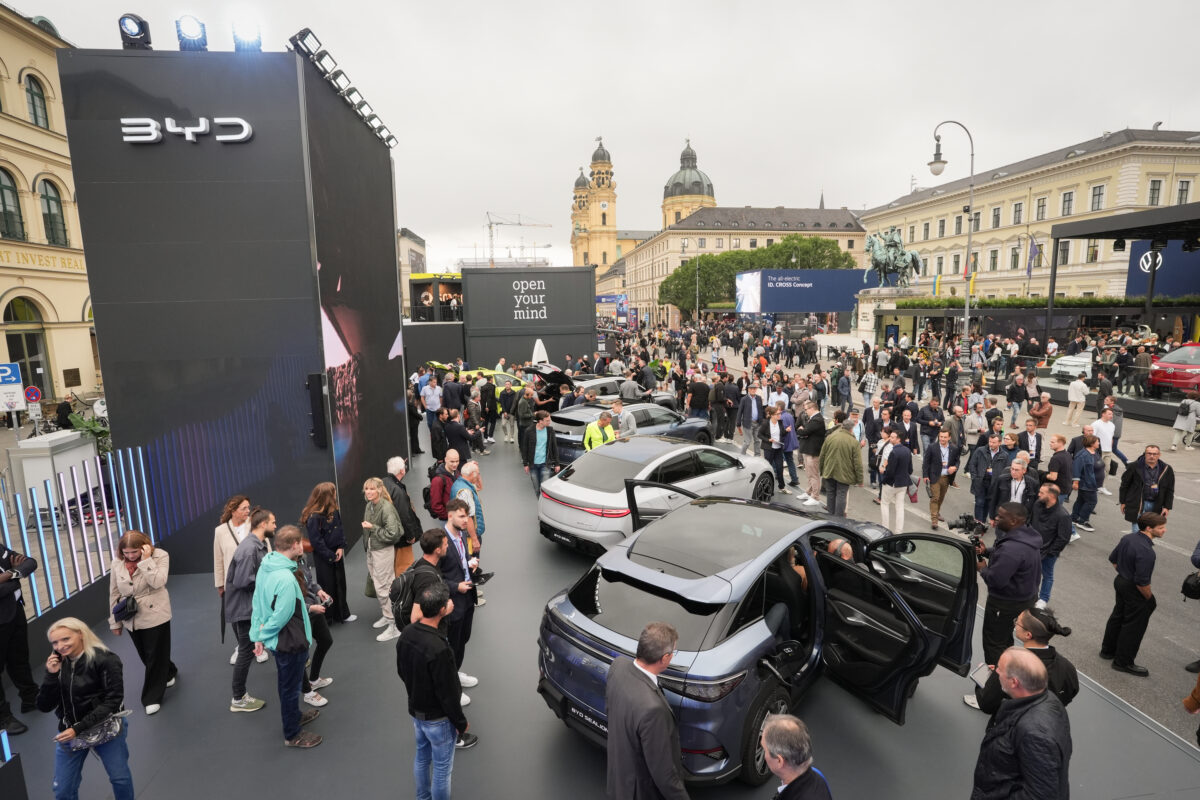 Byd, motore plug in in pensione: nuova era ibrida con Super DM i Technology