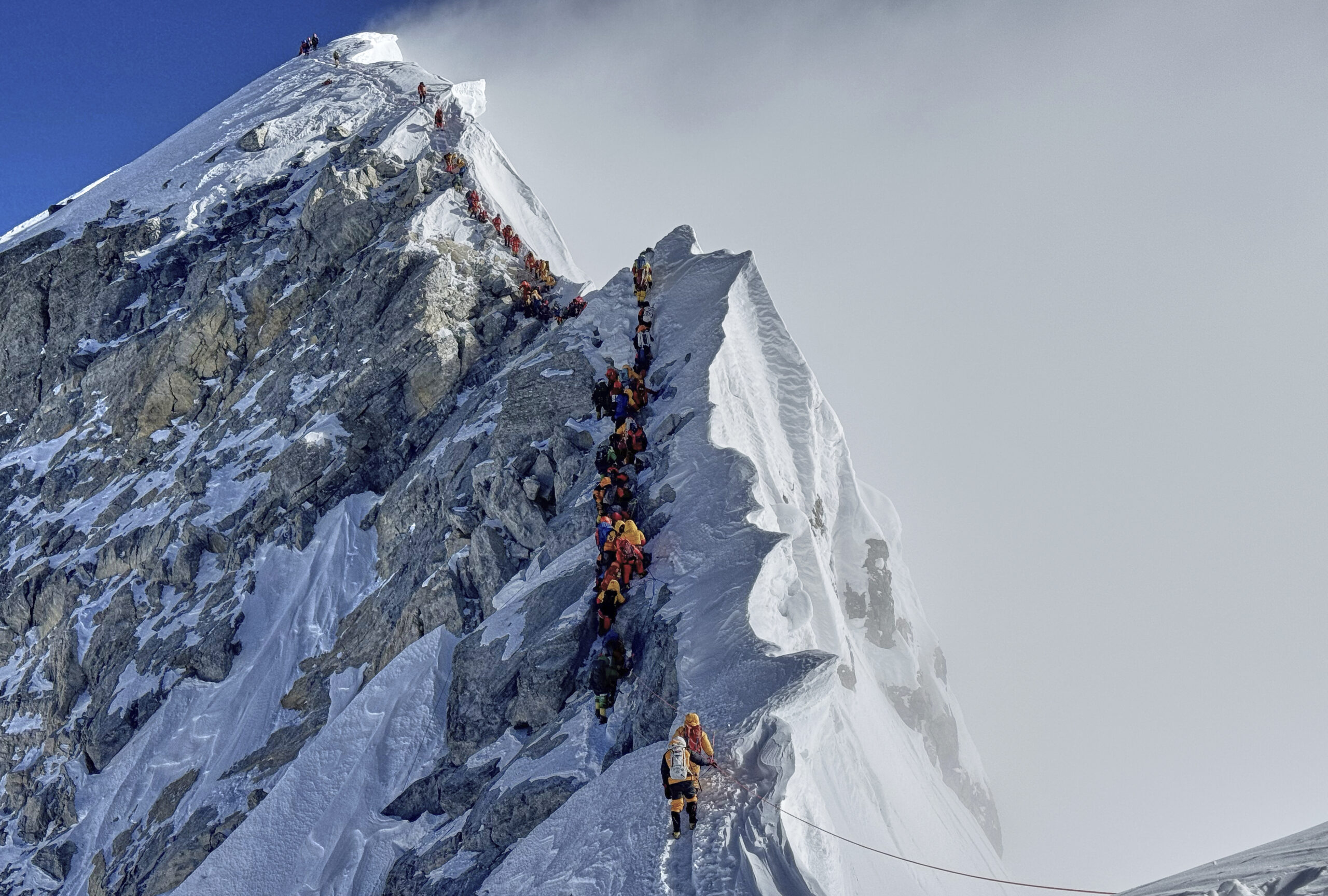 Everest, 900 persone salvate dopo tempesta di neve