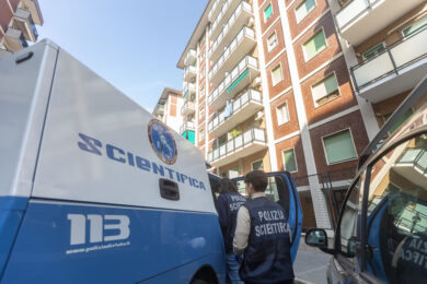Sesto San Giovanni, 71enne si getta dal balcone e muore durante lo sfratto
