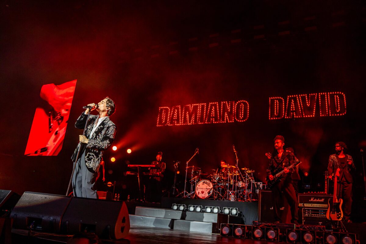 Damiano David e Cesare Cremonini: duetto al concerto a Milano del frontman dei Maneskin