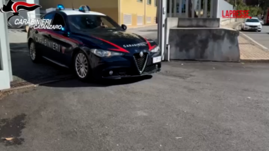 Catanzaro, arrestato per mafia tradito dalla tavola imbandita: le immagini del blitz