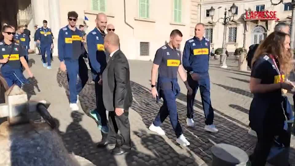 Volley, azzurri campioni del mondo al Quirinale. Il ct De Giorgi: "Mattarella nostro motivatore"