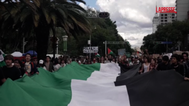 7 ottobre, centinaia di persone manifestano a Città del Messico