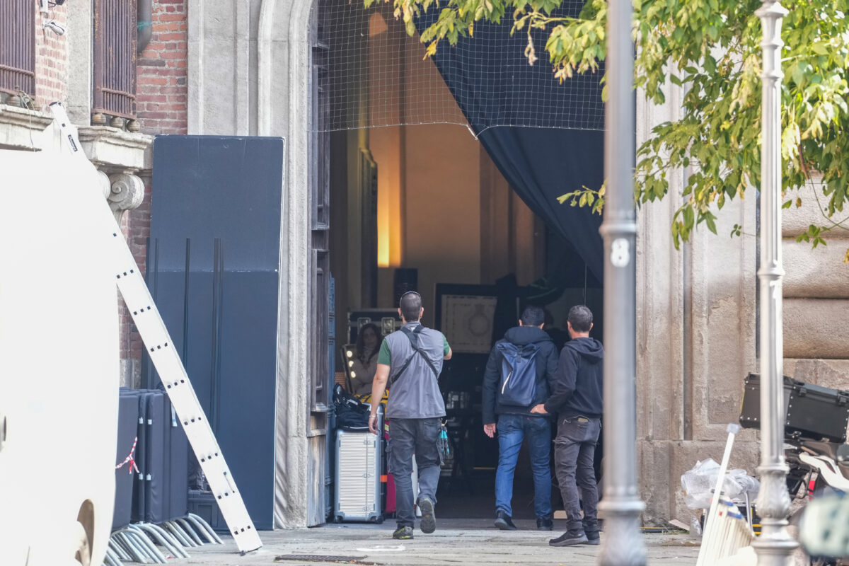 Galleria foto 'Il Diavolo Veste Prada 2, le riprese a Milano: il set alla Pinacoteca di Brera – Foto' - foto 7