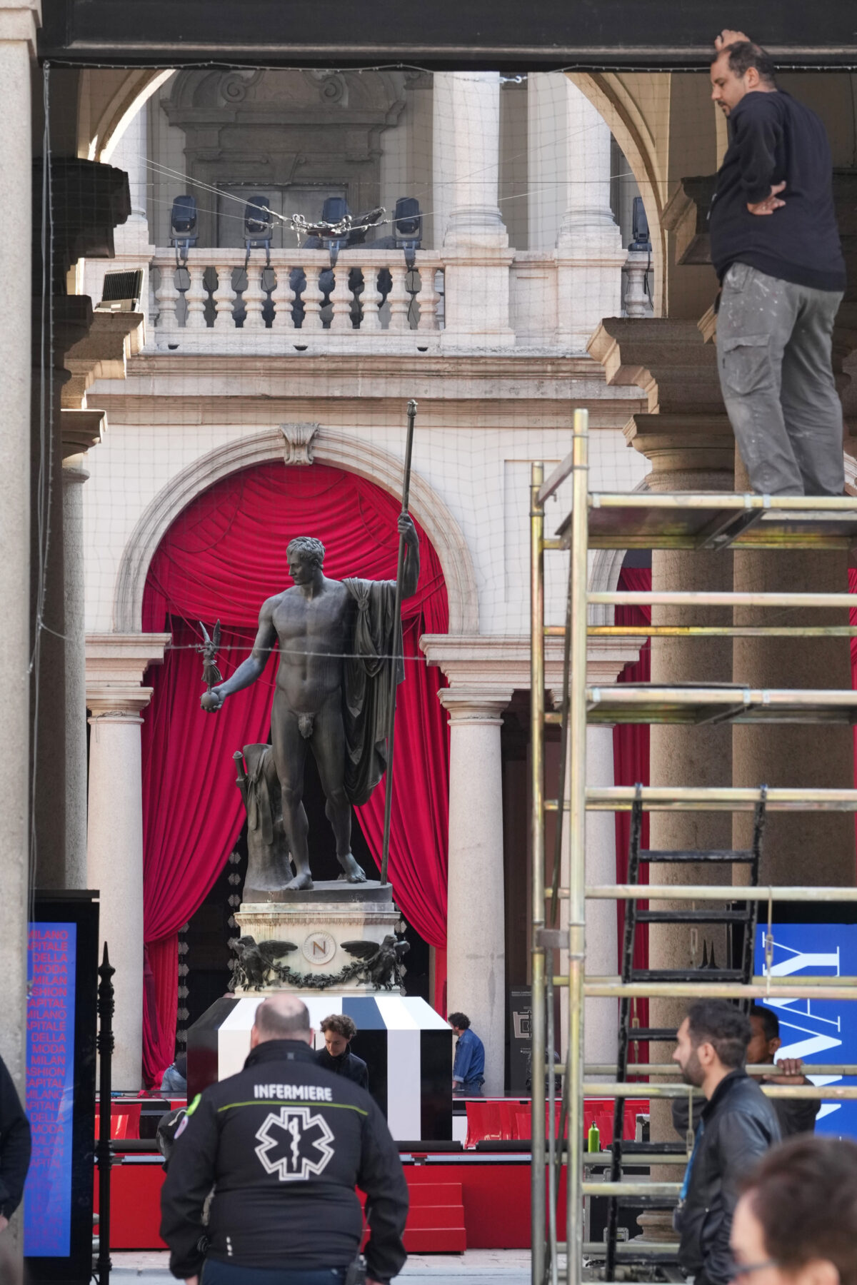 Galleria foto 'Il Diavolo Veste Prada 2, le riprese a Milano: il set alla Pinacoteca di Brera – Foto' - foto 6