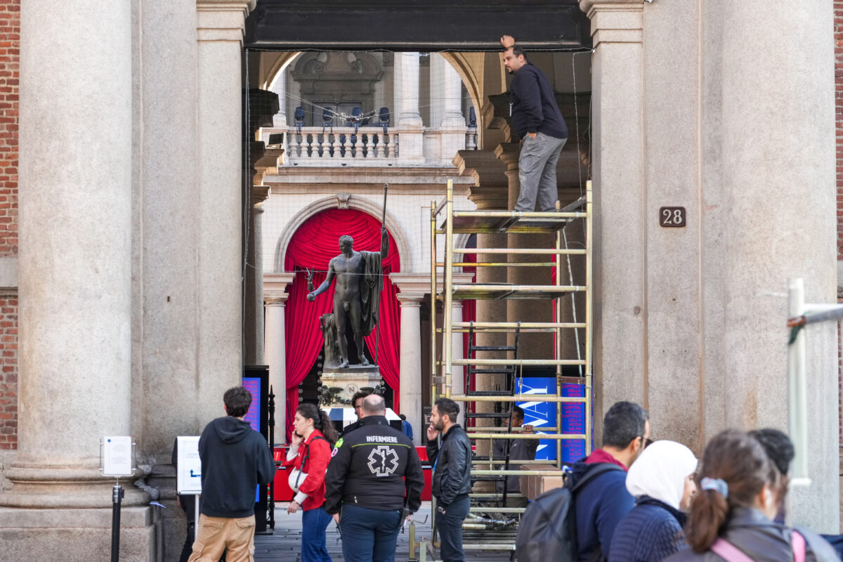 Galleria foto 'Il Diavolo Veste Prada 2, le riprese a Milano: il set alla Pinacoteca di Brera – Foto' - foto 5