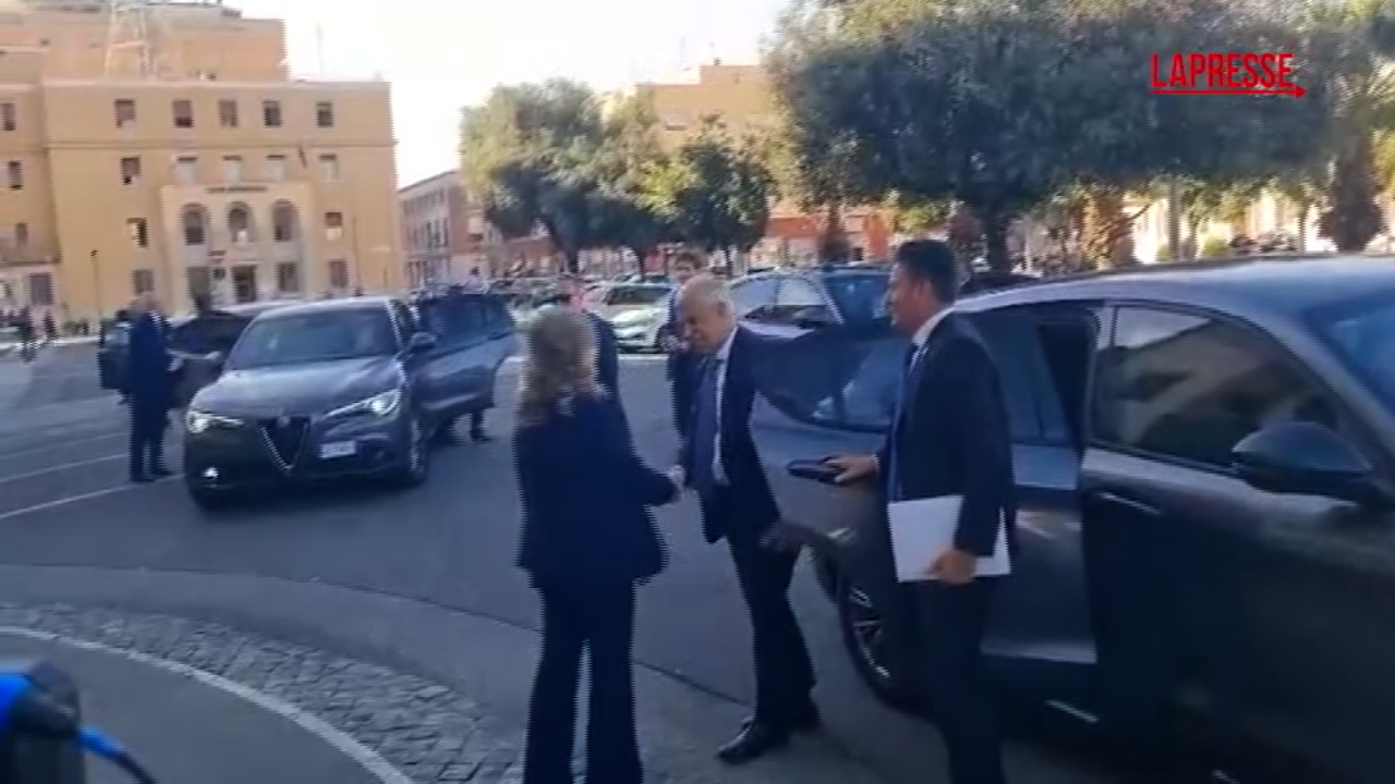 Latina, Piantedosi in prefettura per il vertice sulla sicurezza dopo gli attentati Latina, Piantedosi in prefettura per il vertice sulla sicurezza dopo gli attentati