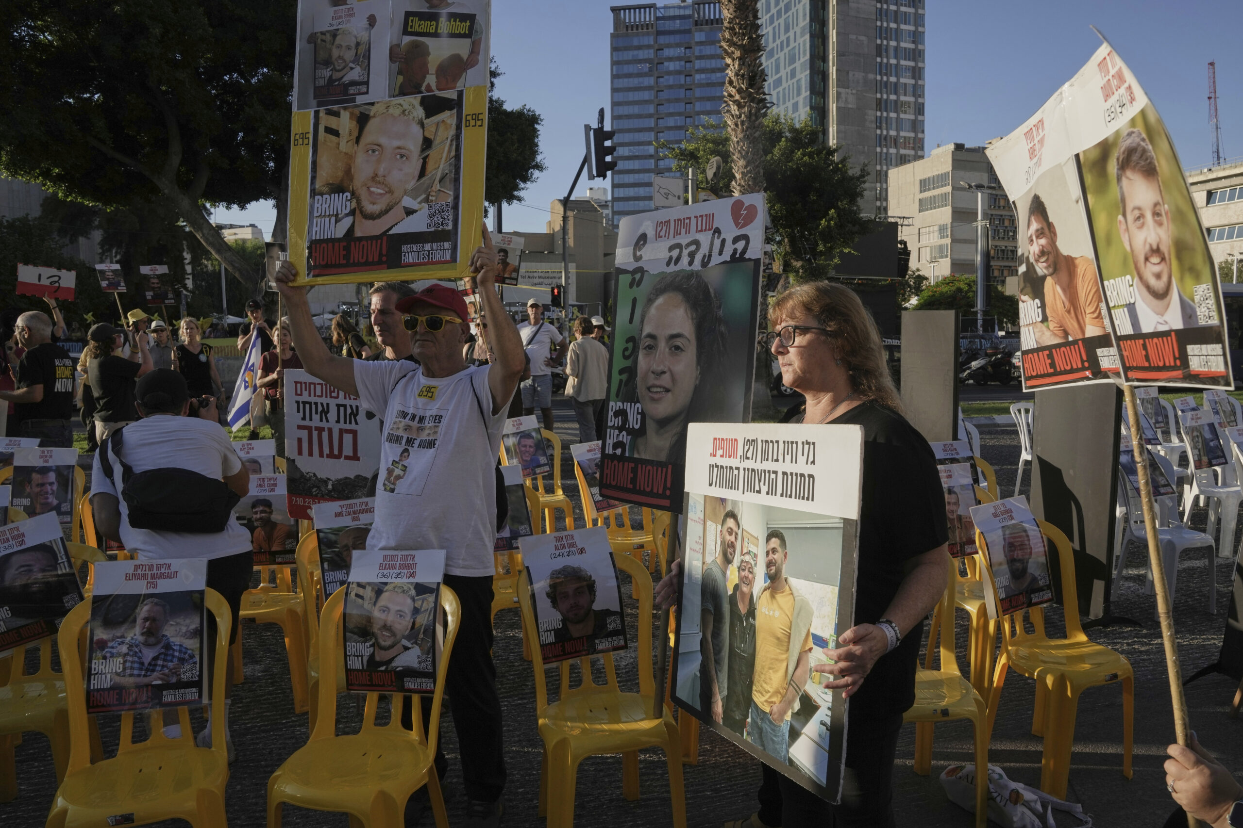 Gaza, ancora 48 ostaggi in mano ad Hamas: ecco i nomi Gaza, ancora 48 ostaggi in mano ad Hamas: ecco i nomi