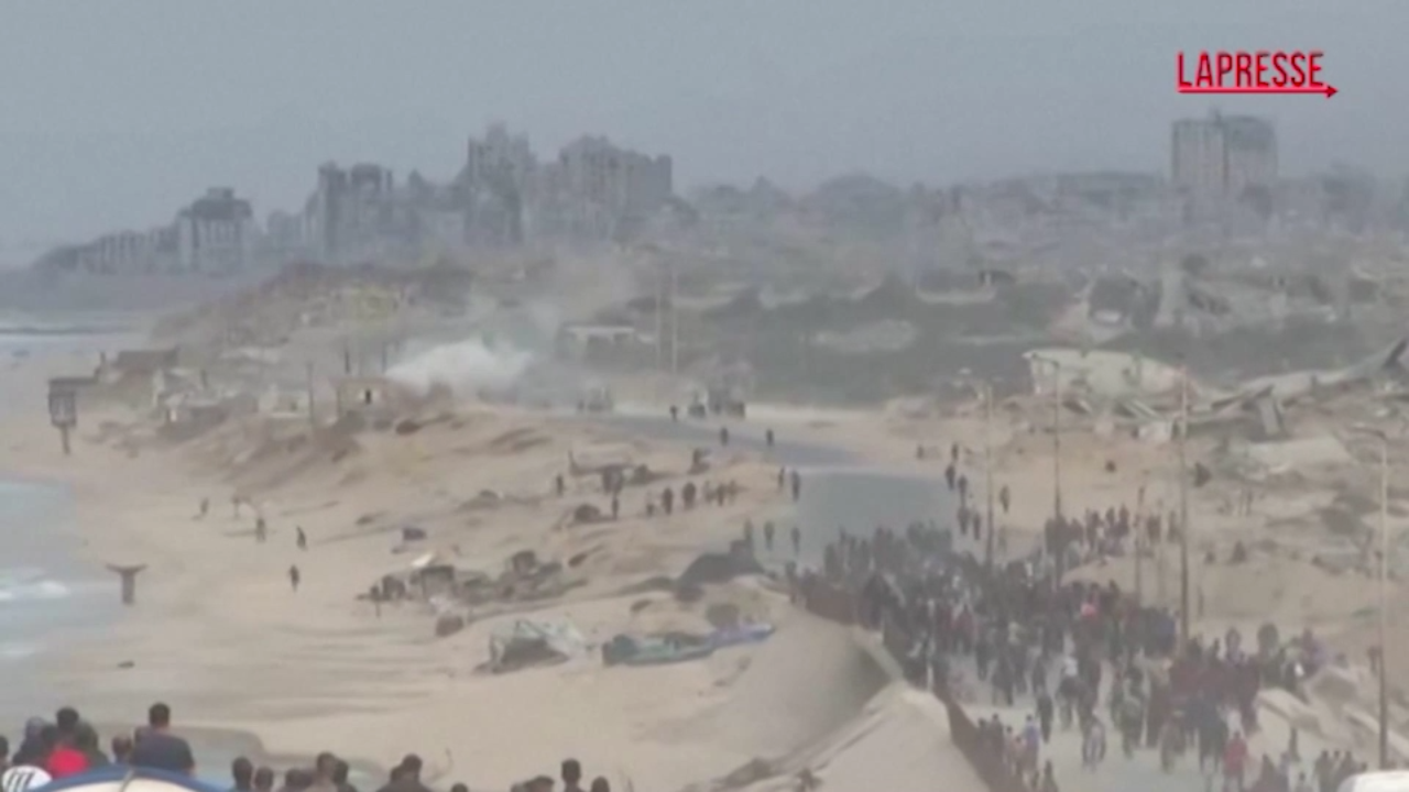 Gaza, esplosioni vicino alla folla dopo la firma dell Gaza, esplosioni vicino alla folla dopo la firma dell