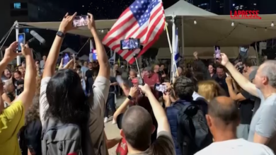 Tel Aviv, festa delle famiglie degli ostaggi dopo intesa tra Hamas e Israele