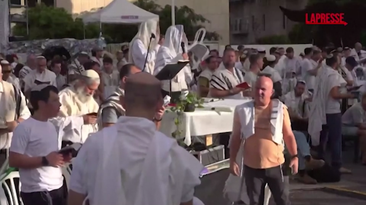 israele a tel aviv preghiera in attesa degli ostaggi durante sukkot