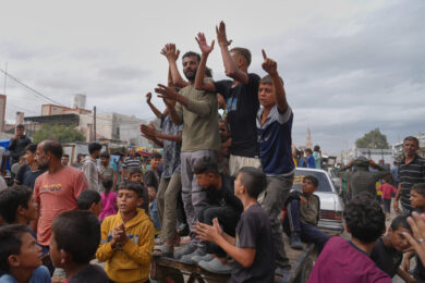 Gaza, il popolo palestinese festeggia l’accordo di pace tra Israele e Hamas – FOTO